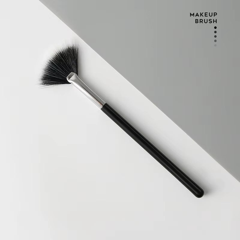 Highlighter Brush Makeup Accessories Cosmetics Fan Shape Makeup Brush Highlighter Makeup Brush Powder Brush